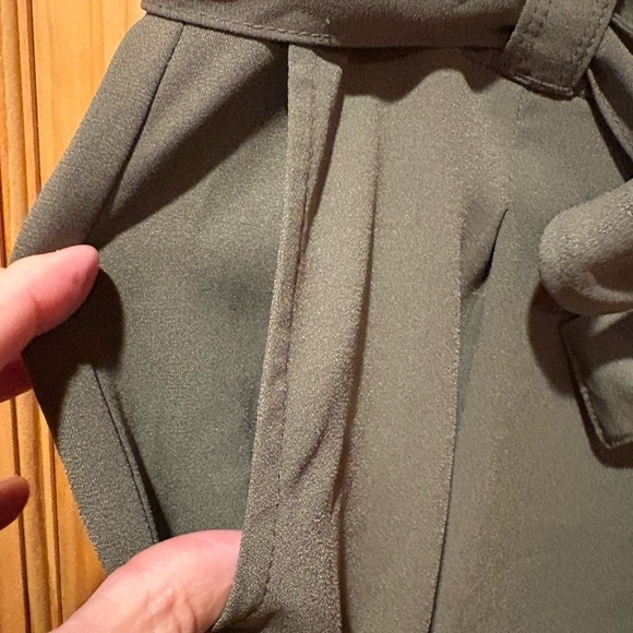 Liz Claiborne Olive Green Belted
Women’s Shorts Size 10 NWOT - Picture 3 of 12